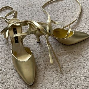 ESCADA Gold leg wrap pumps